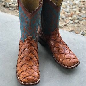 Meet your Posher, Boot